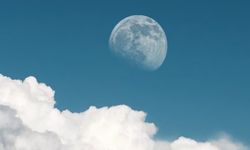 Ay Neden Bazı Zamanlarda Gündüz de Görülür?