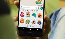 WhatsApp’ta Çıkartma Devrimi: Yazdığınız Her Şey Sticker Oluyor!