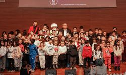 Başkan Özarslan’dan Keçiörenli Öğrencilere Karne Hediyesi