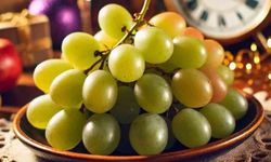 Masa Altında 12 Üzüm Yemek Şans Ritüeli mi Pazarlama Taktiği mi?