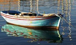 Rüyada Sandal Görmek, Sandala Binmek, Kürek Çekmek, Sandalın Batması ve Sandalla Yolculuk Yapmak Ne Anlama Gelir?