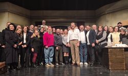 Bülent Emin Yarar, Devlet Tiyatroları'na Alkışlarla Veda Etti