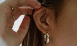 Vücudumuzun En Gizemli Parçası: Kulak Memesi Aslında Ne İşe Yarıyor?