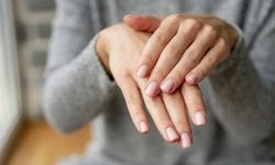 Yerinden Çıkan Tırnak Nasıl İyileşir? 7 Etkili Doğal Çözüm