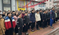 Ankara’daki Okullarda 6 Şubat için Hüzünlü Saygı Duruşu