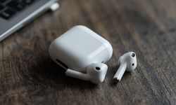 Apple’dan Dev Adım: AirPods Pro 4 Kamera ve Sabit Fiyatla Geliyor