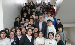 Erdal Beşikçioğlu’ndan 8. Sınıf Öğrencilerine Dijital Destek