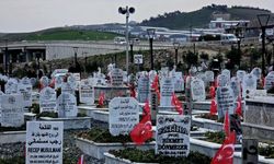 Hatay’da 6 Şubat Deprem Şehitleri Mezarları Başında Anıldı