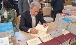 Hulusi Akar Külliye'de Okurlarıyla Bir Araya Geldi