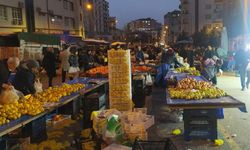 Karşıyaka Pazarı’nda Ramazan Bereketi, Fiyatlardaki Düşüş Dikkat Çekti