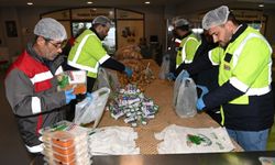 Mamak Belediyesi Her Gün 687 Haneye Sıcak Yemek Ulaştırıyor