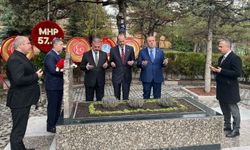 MHP’nin 57. Yılında Alparslan Türkeş Kabri Ziyaret Edildi