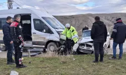 Beypazarı’nda İki Araç Birbirine Girdi: 2’si Çocuk 4 Kişi Yaralandı