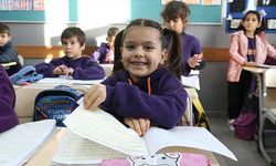 Okullar Öğrencilerine Kavuşuyor, "Bayrak sevgisi" ile İkinci Dönem Başlıyor