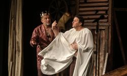 Yenimahalle Tiyatro Festivali Sürüyor: ‘Bir Baba Hamlet’ Sahnelendi