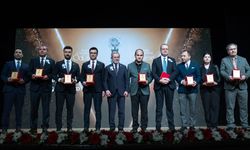 Ankara Üniversitesi Ödül Töreninde Barış ve Bilim Vurgusu