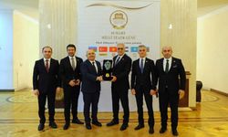 Tamer Karadağlı Azerbaycan'da Sanatkar Madalyonu Ödülü