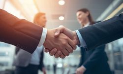 El Sıkışma Adabı Nedir? Doğru El Sıkışmanın Kuralları