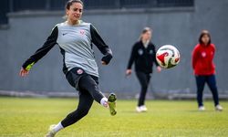 Milli Futbolcu Emine Ecem Esen: Hayallerinizin Peşinden Gidin!