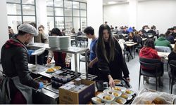 Etimesgut’ta Öğrencilere Kütüphanede İftar Sofrası