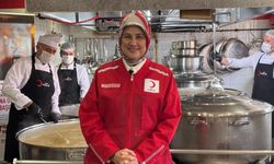 Kızılay Başkanı Yılmaz Ankara'da Yemek Kazanının Başına Geçti