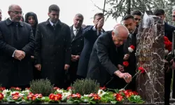 MHP Lideri Bahçeli, Türkeş'in Kabrine Ziyarette Bulundu
