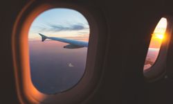 Uçak Pencerelerindeki Minik Delik Hayat Kurtarıyor