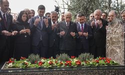 MHP Lideri Bahçeli, Alparslan Türkeş'i Vefatının 29. Yılında Kabri Başında Andı