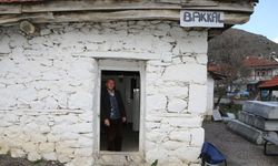 Ankara Çubuk’ta 100 Yıllık Bakkal Görenleri Hayran Bırakıyor