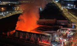 Sincan'da Fabrika Alevlere Teslim Oldu, 35 Kişi Son Anda Kurtuldu