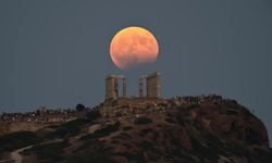 Ay'ın Asıl Rengi Ne?