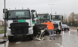 Çubuk-Ankara Yolunda 3 Beton Mikseri Birbirine Girdi