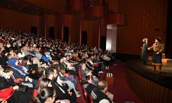 Gençlik Parkı’nda Nikolay Gogol Komedisi: Altındağlı Gençlerden "Burun" Prömiyeri