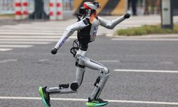 ‘Flash’ İnsansı Robot, Yarı Maratonda İnsan Rekorunu Parçaladı