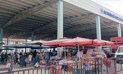 Karapürçek Semt Pazarı’nda Fiyat Makası Açıldı: Meyvede Bahar İndirimi