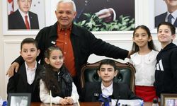 Mamak Belediye Başkanı Şahin, Koltuğunu Çocuklara Devretti