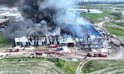 Yenimahalle'de Mobilya Deposunda Çıkan Yangın Korkuttu