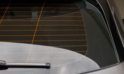 Otomobillerin Arka Camdaki İnce Çizgiler Sürüş Güvenliğini Nasıl Sağlıyor?