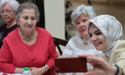 Bakan Göktaş, Anneler Günü'nde Huzurevi Sakinleriyle Bir Araya Geldi