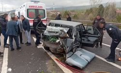 Çankırı'da Kontrolünü Kaybeden Minibüs Park Halindeki Aracı Ezdi: 3 Ölü
