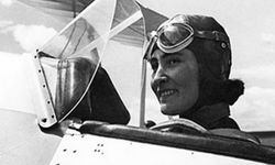 Türkiye’nin İlk Kadın Akrobasi Pilotu Edibe Subaşı Kimdir?