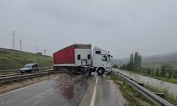Haymana'da Kontrolden Çıkan Tır Karşı Şeride Geçip Minibüsle Çarpıştı