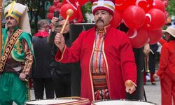 New York’ta Türk Günü Yürüyüşü Öncesi Bayrak Töreni