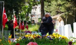 Şehit Yakınları Cebeci Askeri Şehitliği'nde Buluştu