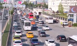 Ankara’da Bayram Sonrası Trafik Kilitlendi! İlk Mesai Günü Zor Başladı