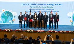 Bakan Bayraktardan Türkiye’de Güneş Enerjisi Açıklaması
