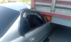 Ankara'da Park Halindeki Tıra Arkadan Çarpan Otomobildeki 4 Kişi Yaralandı