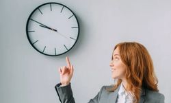 Duvar Saatinde Aniden Baktığımızda Neden Saat Durmuş Gibi Görünür?
