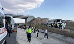 Ankara-Niğde Otoyolunda Yolcu Otobüsü Devrildi: 20 Yaralı