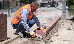 Keçiören'de Yıpranan Kaldırımlar Değiştiriliyor